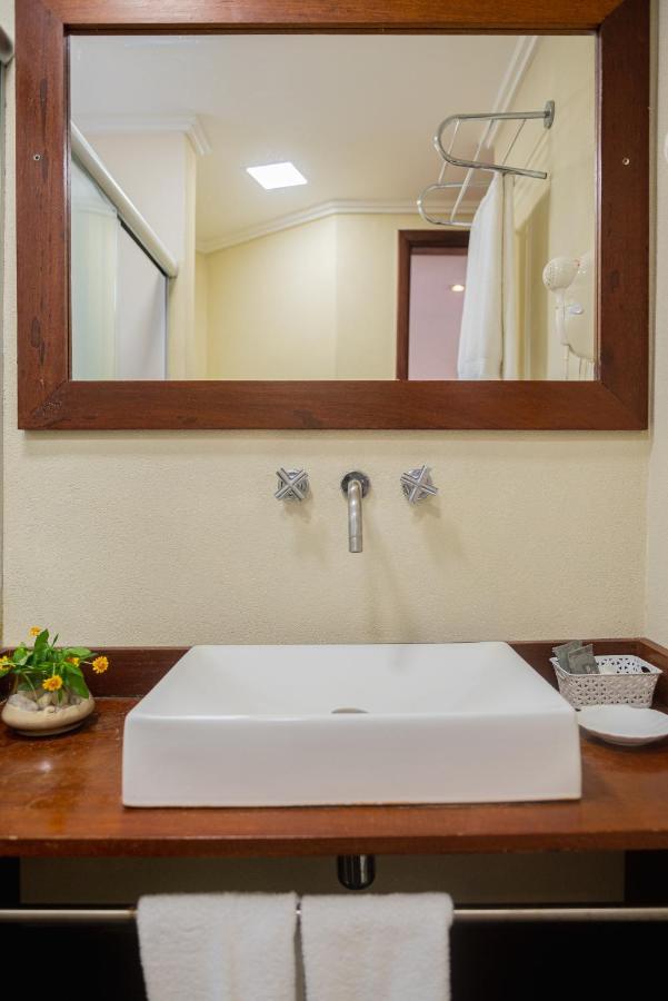 Quarto com Cama de Casal ou 2 de Solteiro