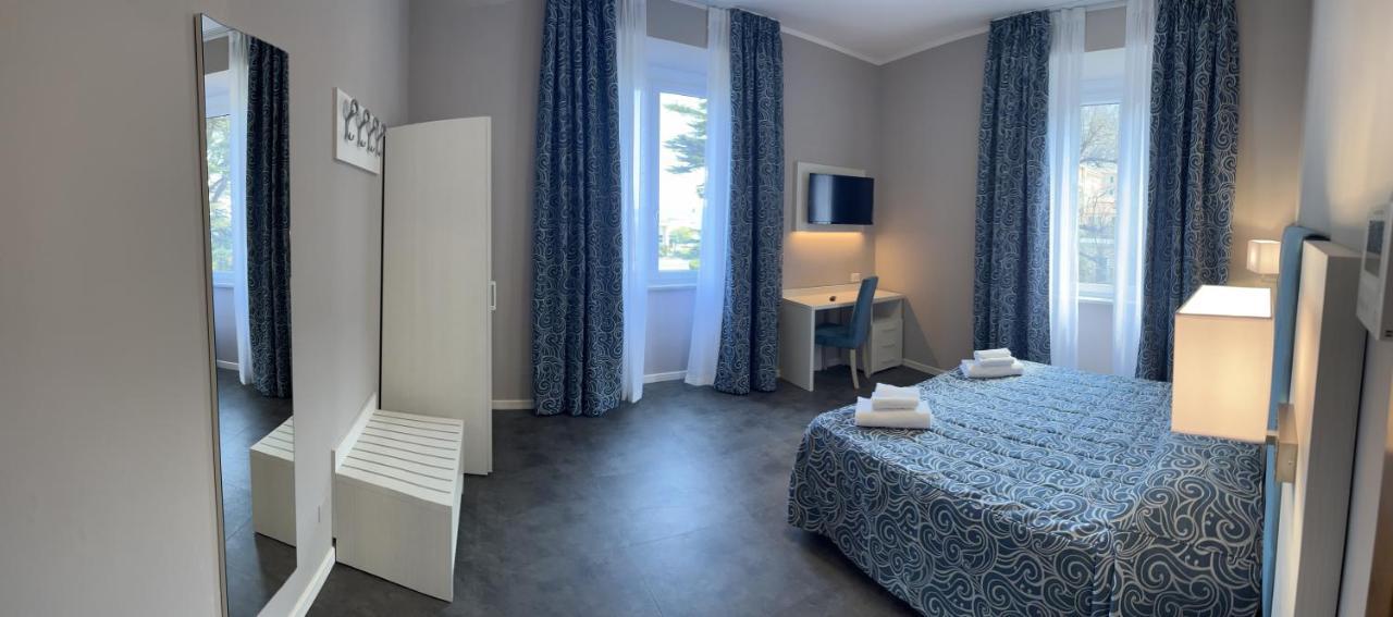 Double or Twin Room Sea View
