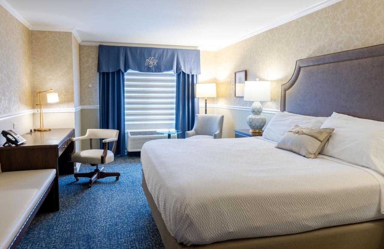 Queen Room