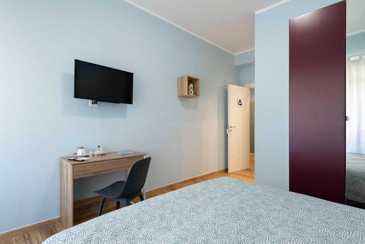 Deluxe Double Room Shower