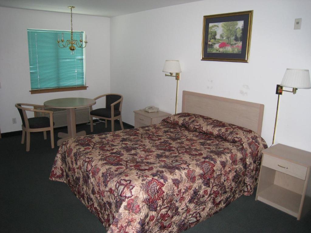 Queen Room,13873870:JPEG