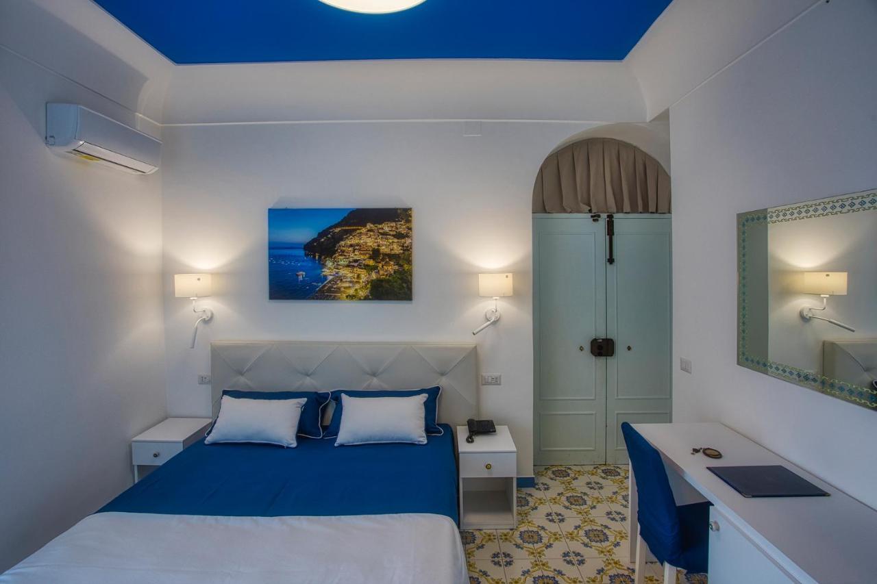 Double or Twin Room Terrace Sea View