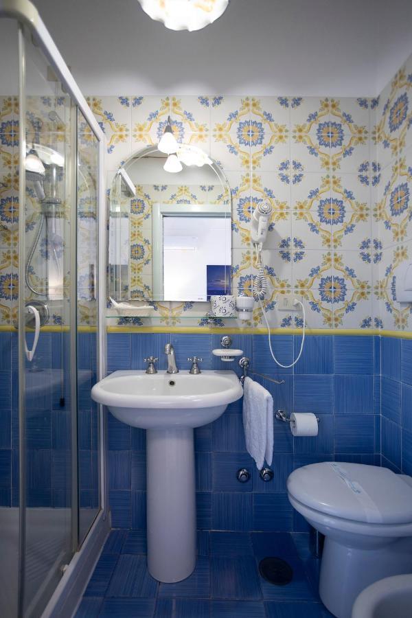 Double or Twin Room Terrace Sea View