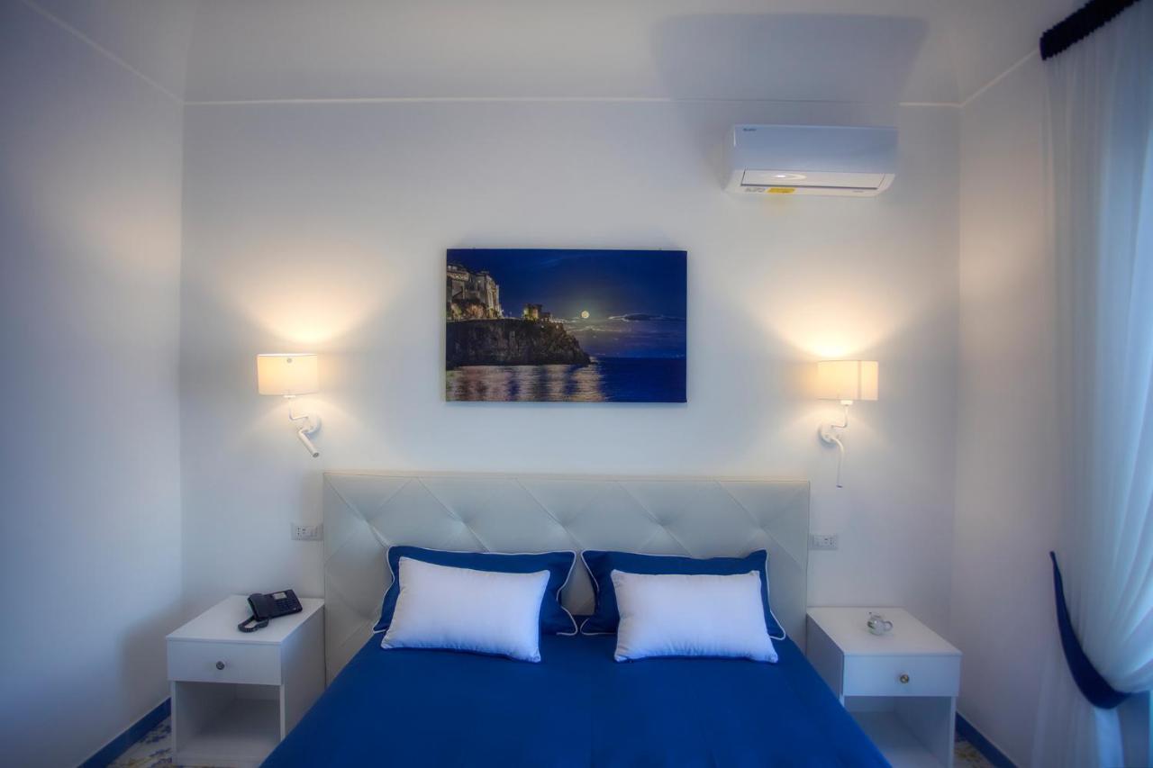 Double or Twin Room Terrace Sea View