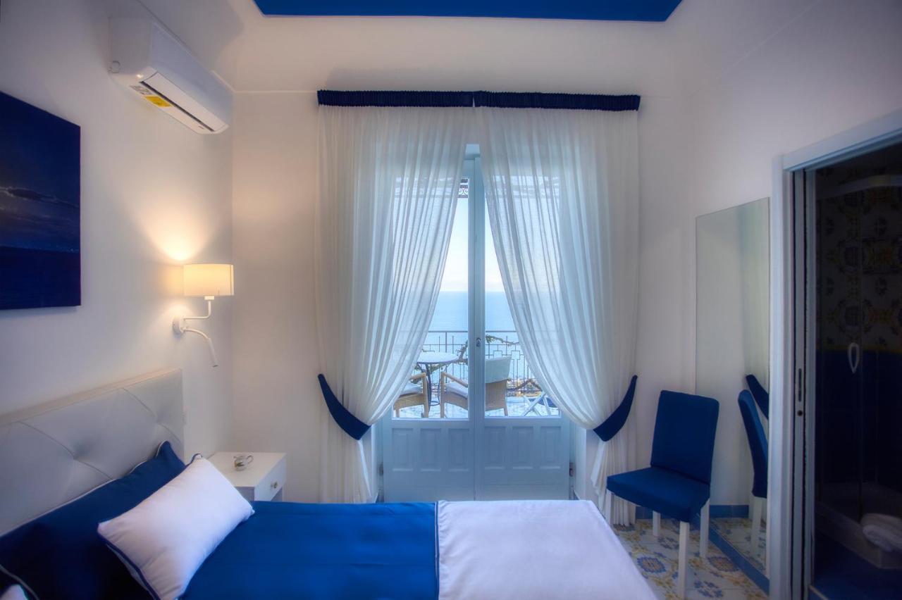 Double or Twin Room Terrace Sea View