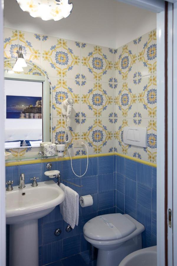 Double or Twin Room Terrace Sea View