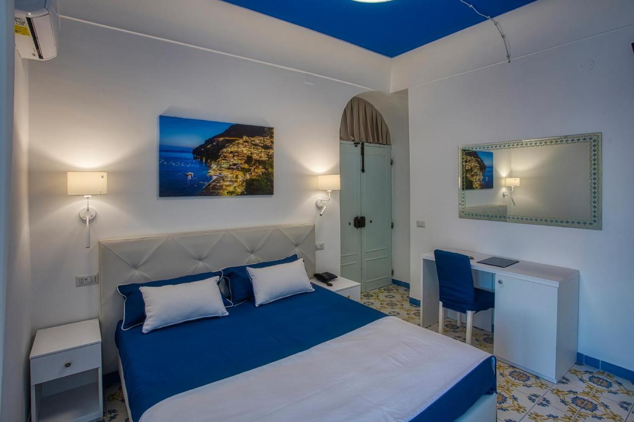 Double or Twin Room Terrace Sea View
