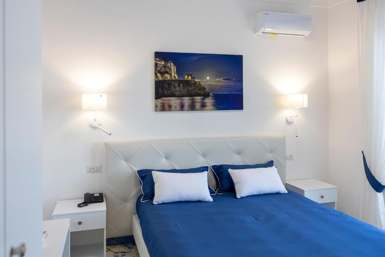 Double or Twin Room Terrace Sea View