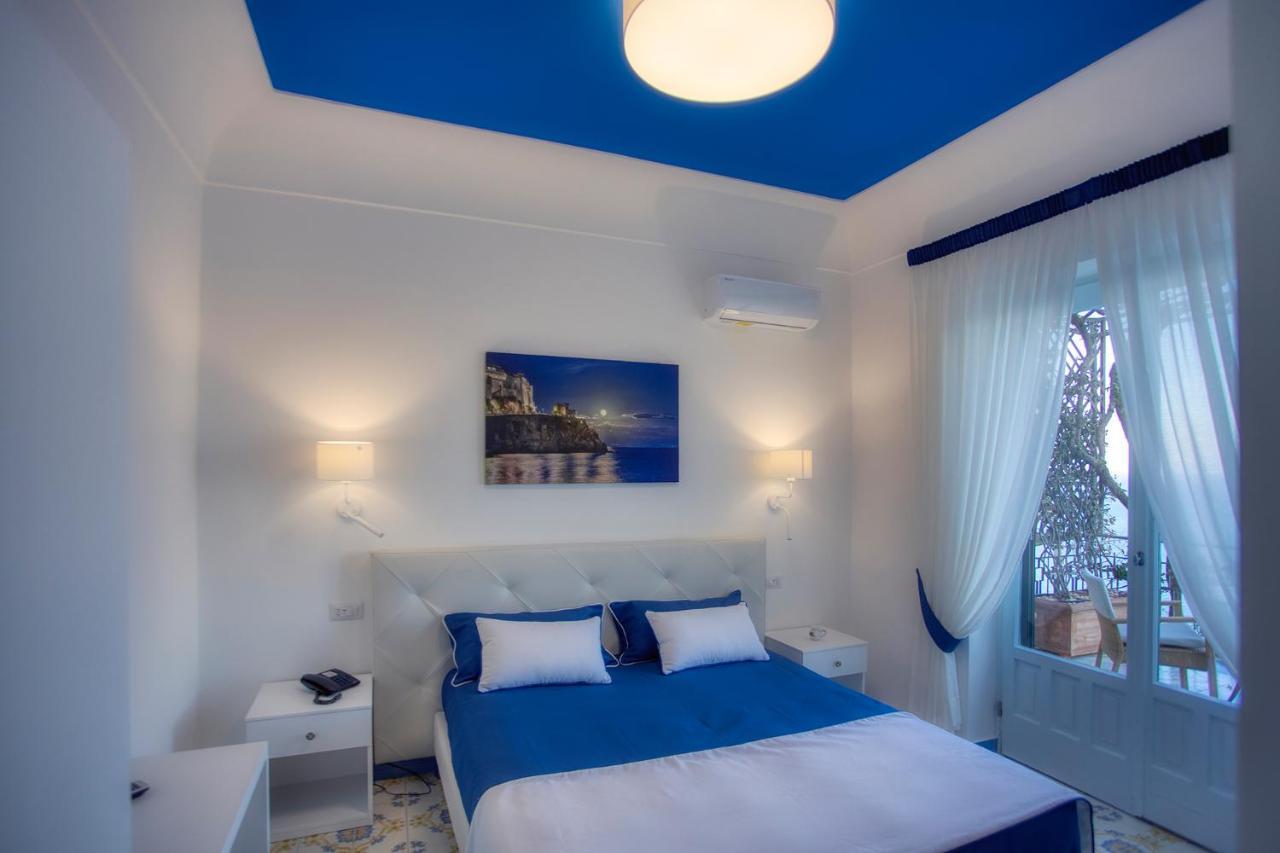 Double or Twin Room Terrace Sea View