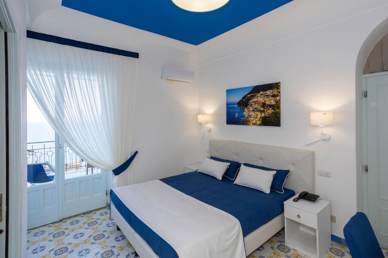 Double or Twin Room Terrace Sea View