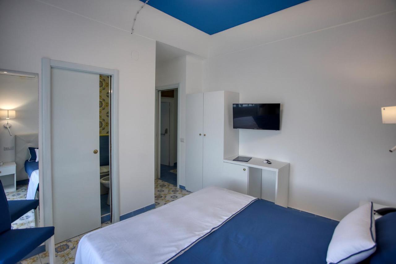 Double or Twin Room Terrace Sea View