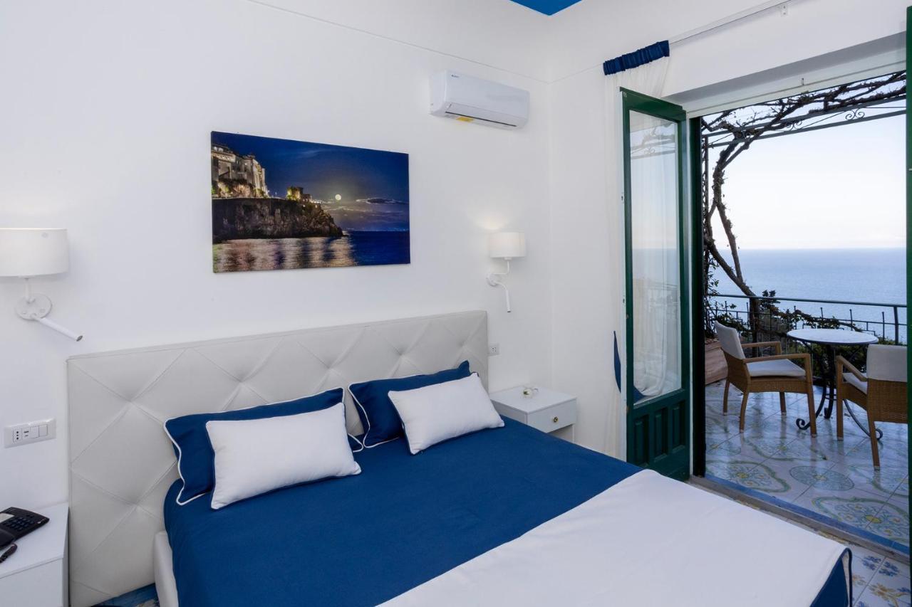 Double or Twin Room Terrace Sea View