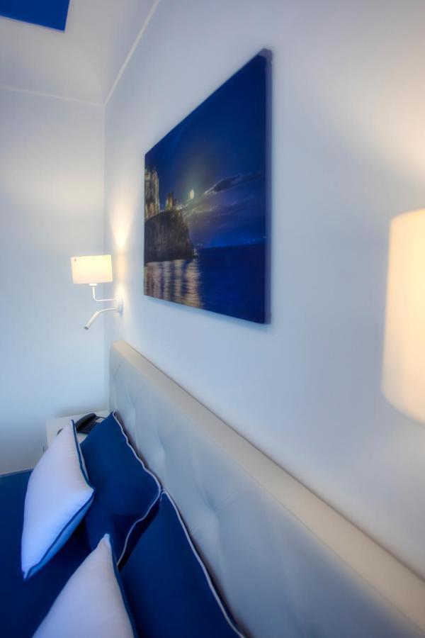 Double or Twin Room Terrace Sea View