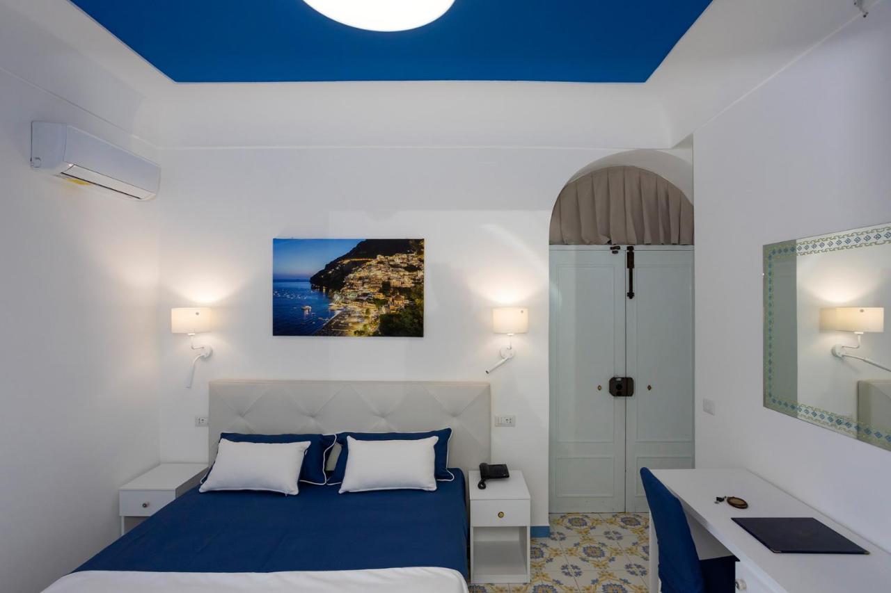 Double or Twin Room Terrace Sea View