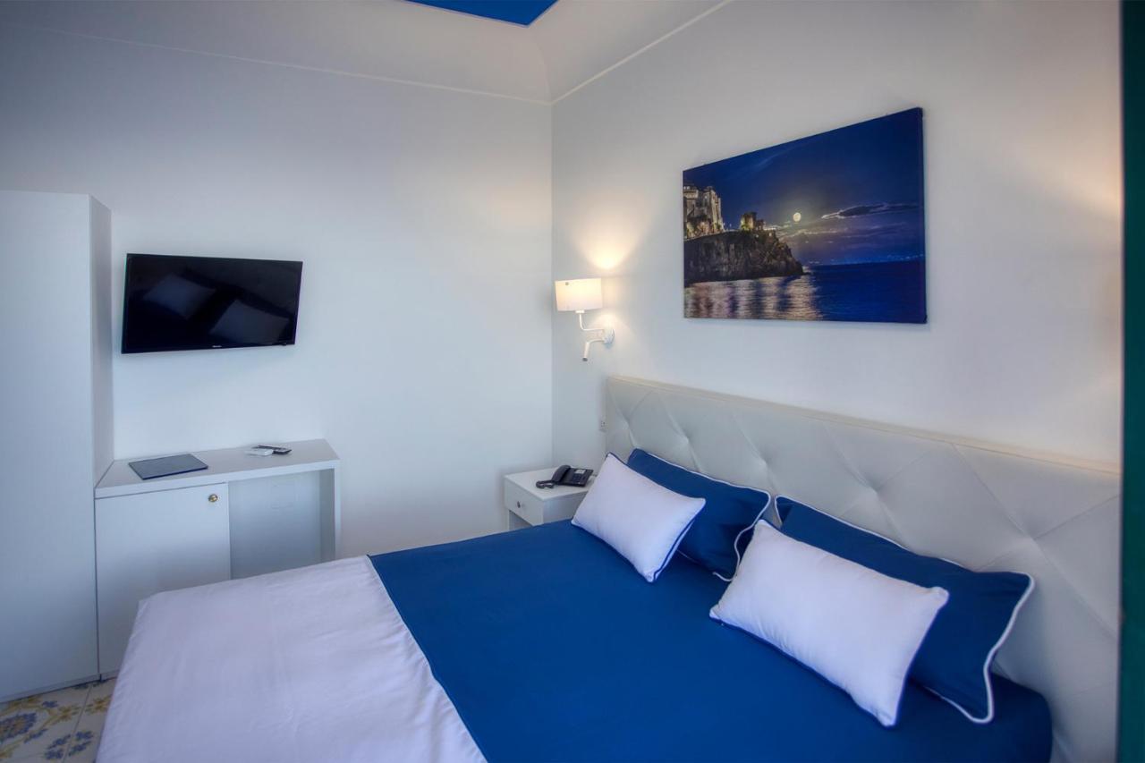 Double or Twin Room Terrace Sea View