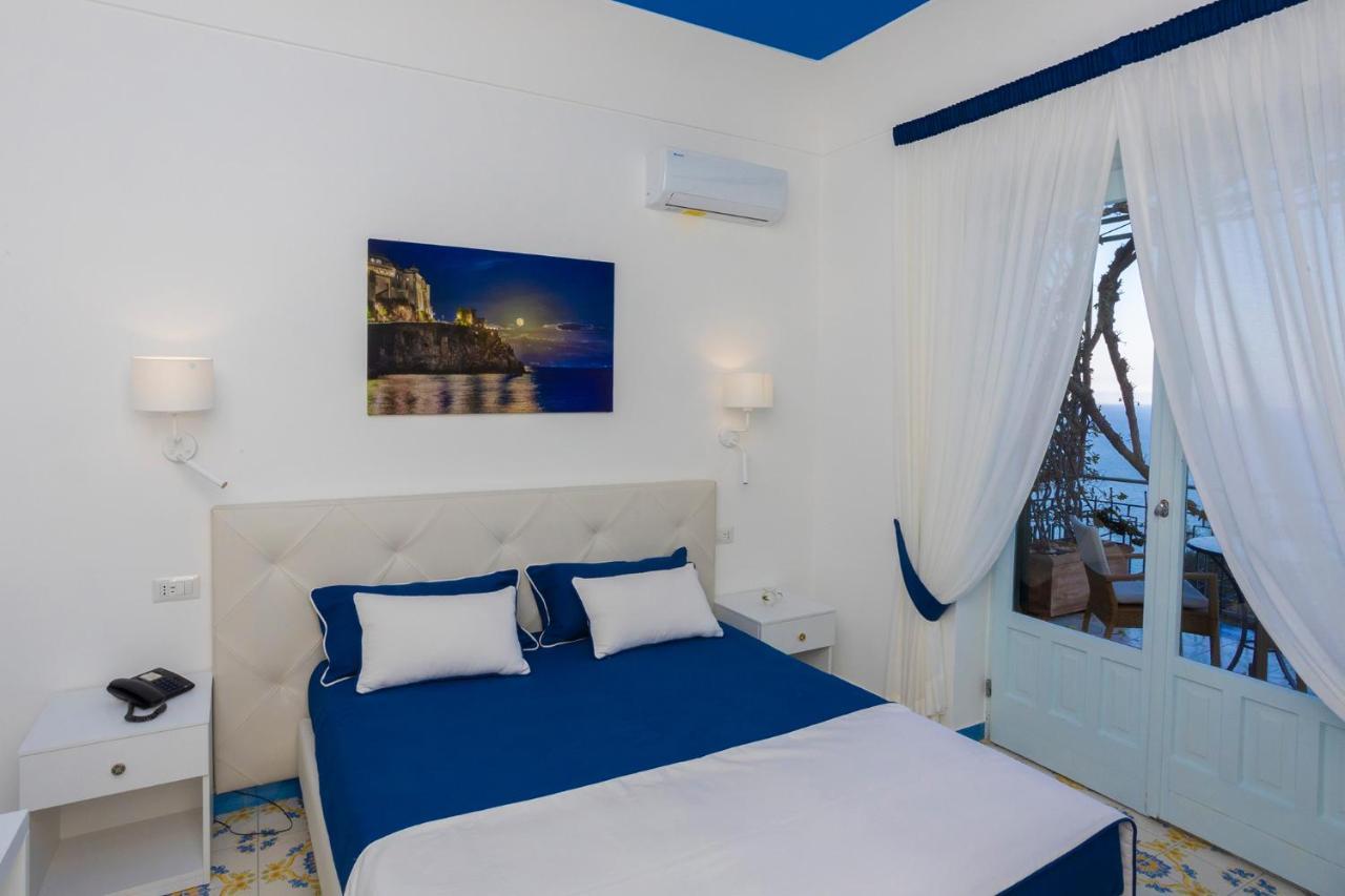 Double or Twin Room Terrace Sea View