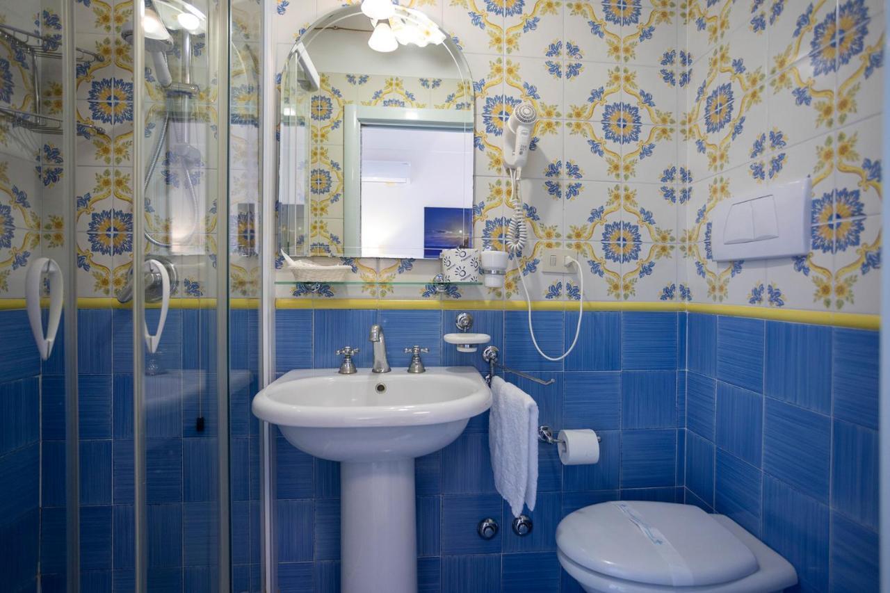 Double or Twin Room Terrace Sea View