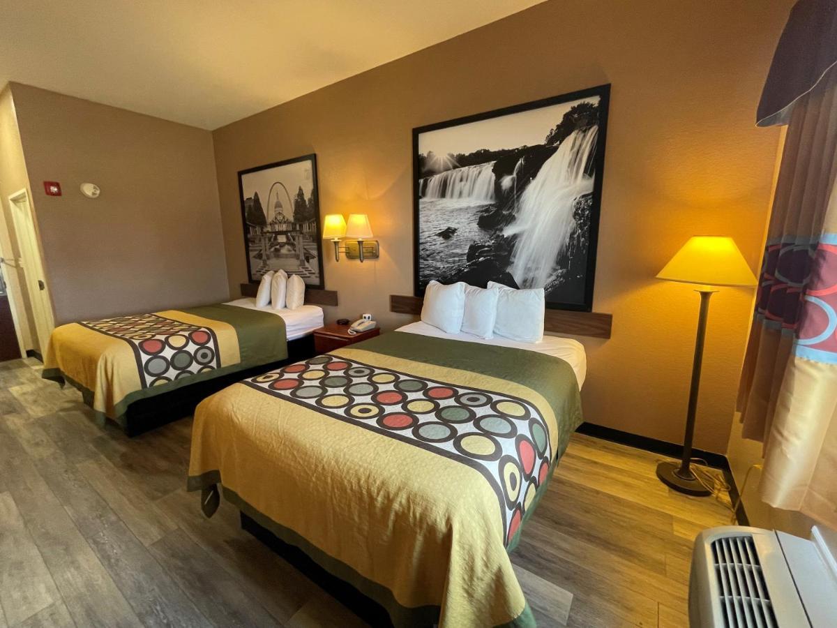 Queen Room Two Queen Beds Roll Shower Mobility Accessible or Non-Smoking
