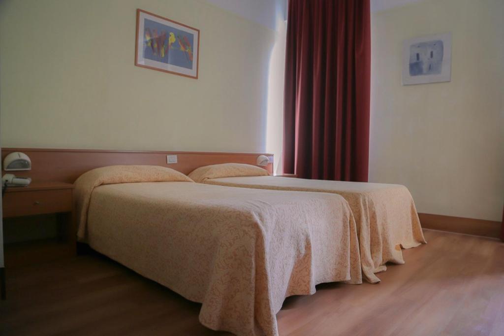 Standard Twin Room Disability Access