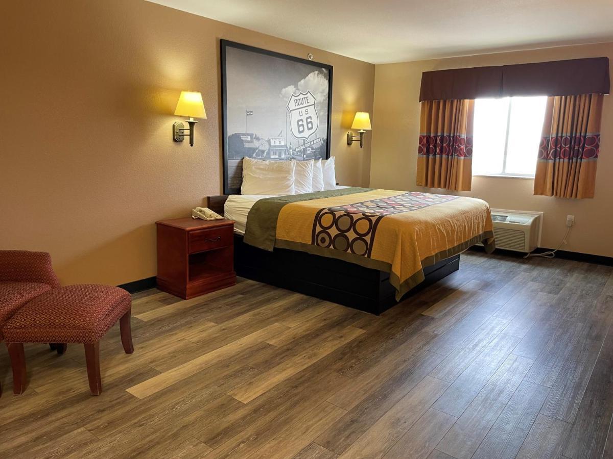 King Room Pet Friendly or Non-Smoking