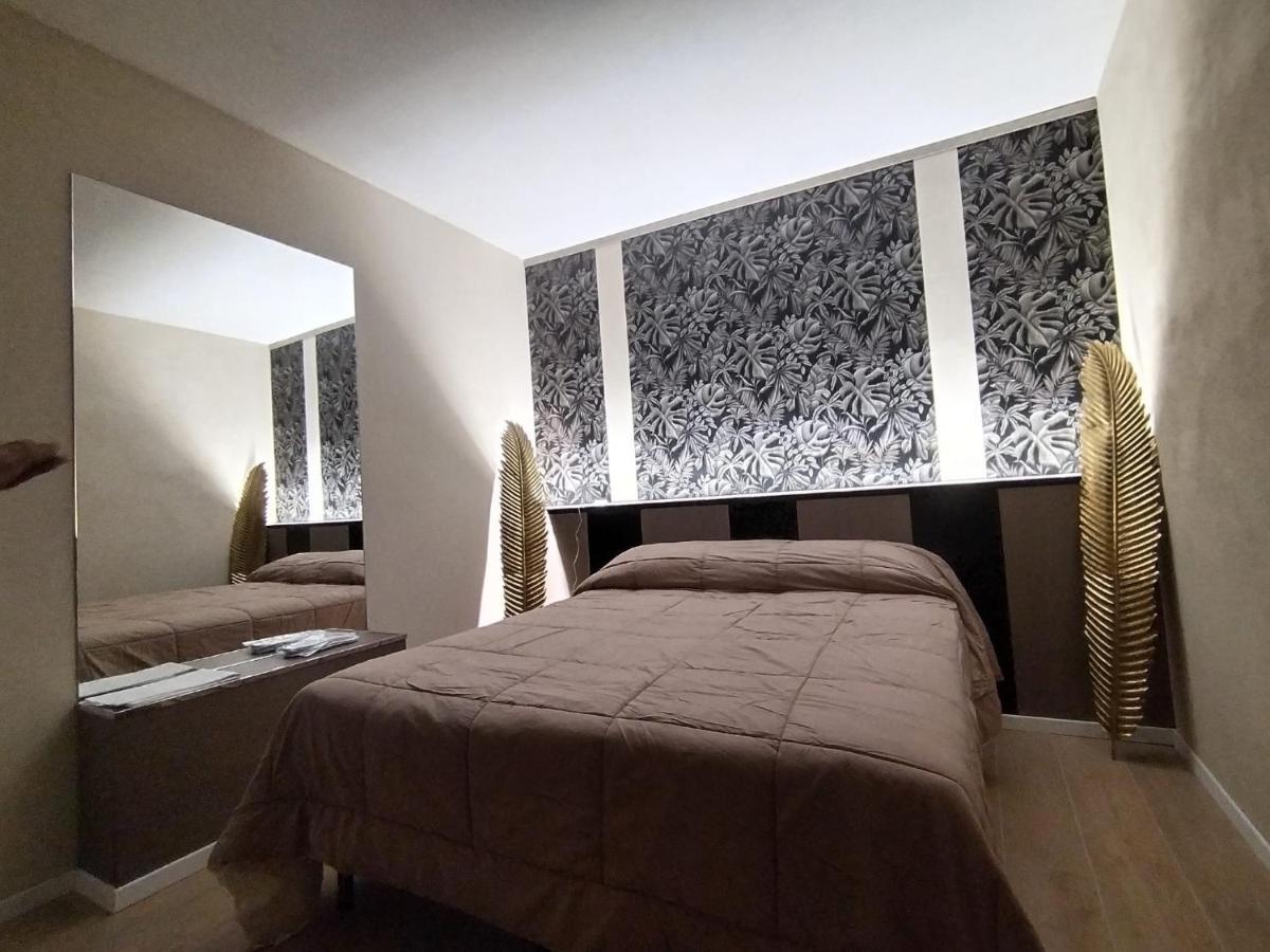 Double Room Dependence