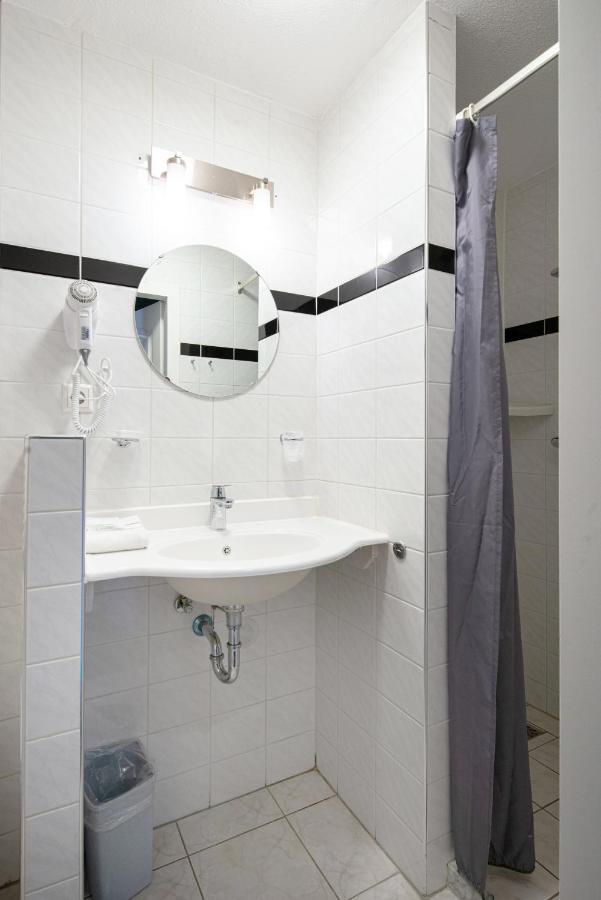 Small Double Room,1380904193:JPEG