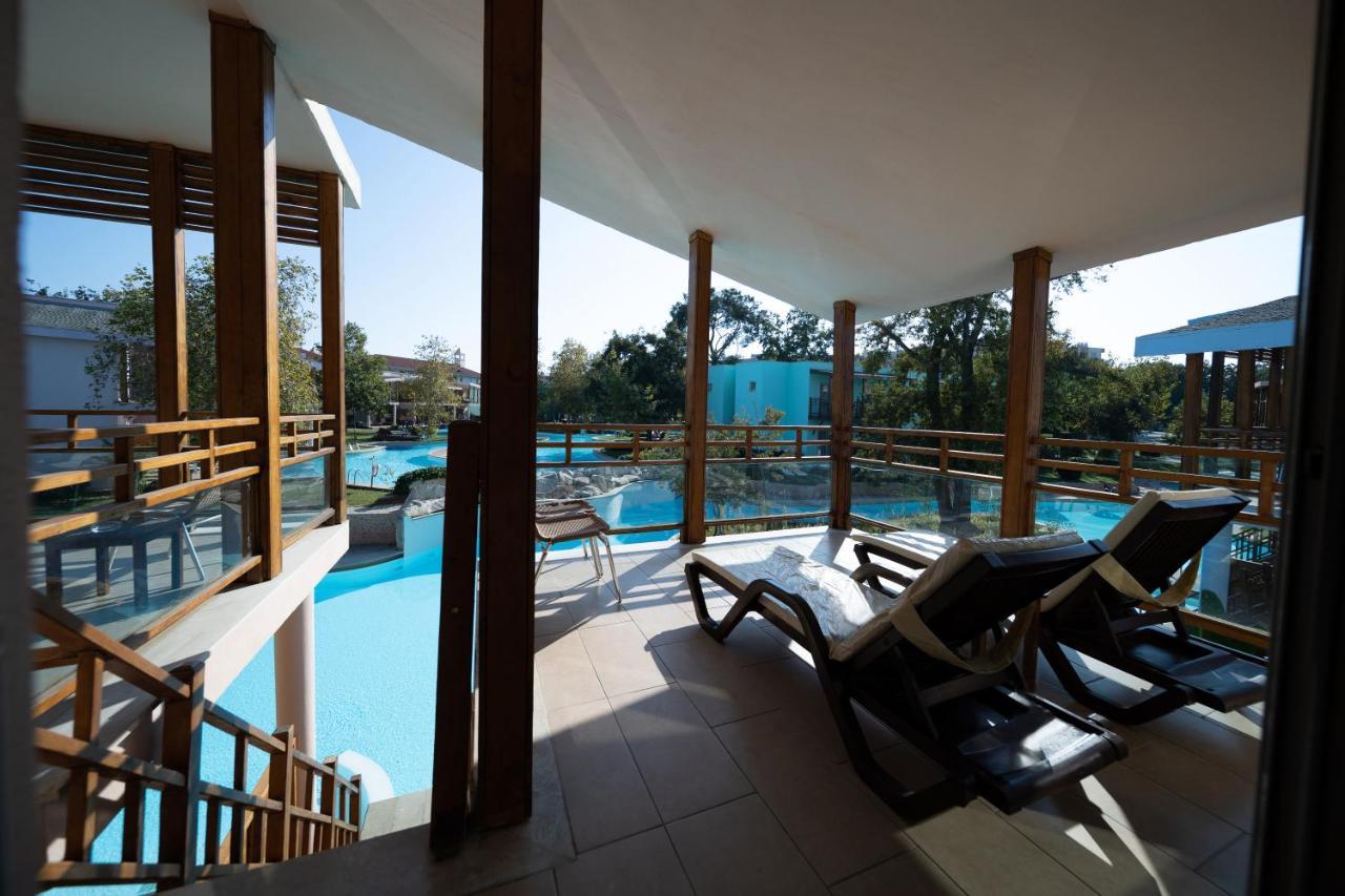 Standard Twin Room Swimming Pool Access