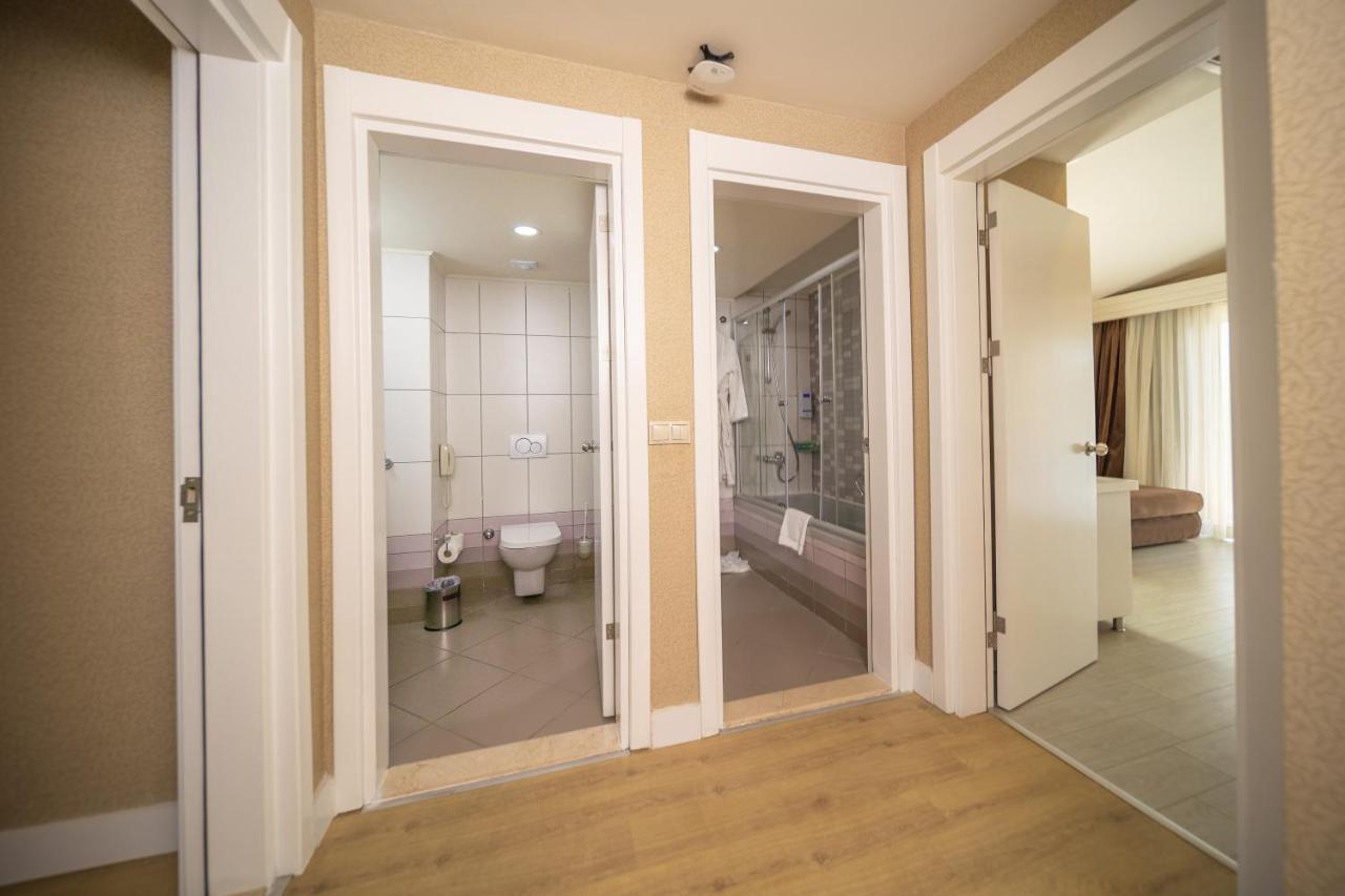 Standard Twin Room Swimming Pool Access