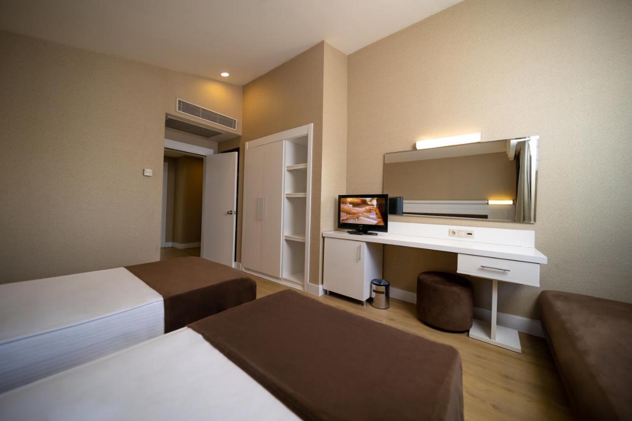 Standard Twin Room Swimming Pool Access