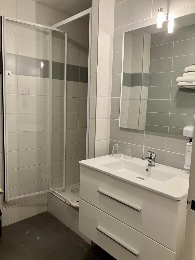 Queen Room,1618282705:JPEG