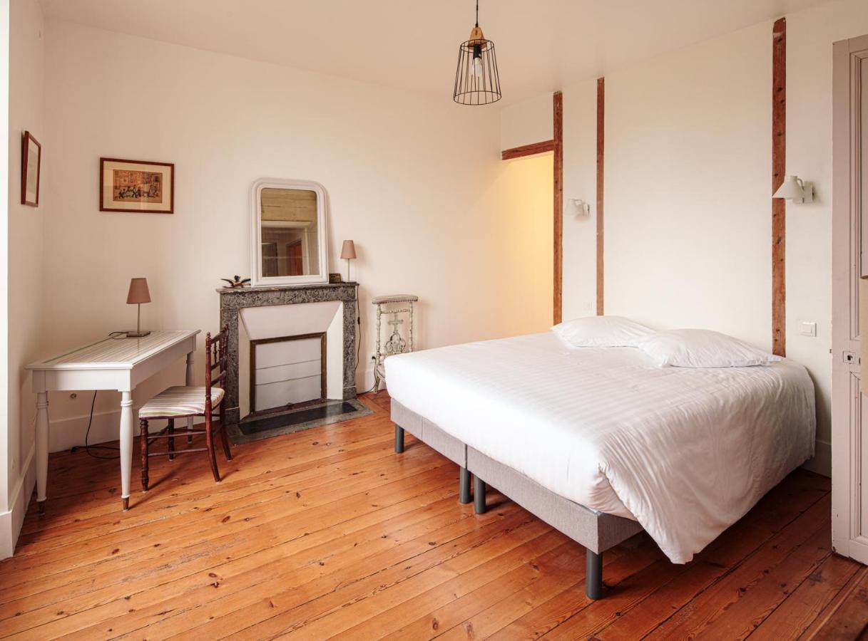 Deluxe Double Room Shower