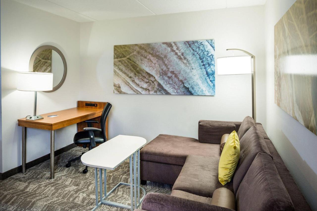 One-Bedroom Double Suite Two Double Beds Bathtub Mobility Access or Hearing Accessible