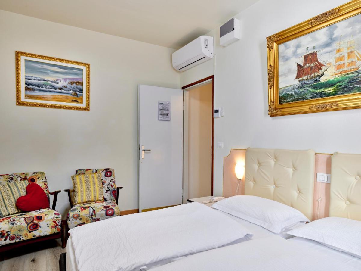 Large Twin Room