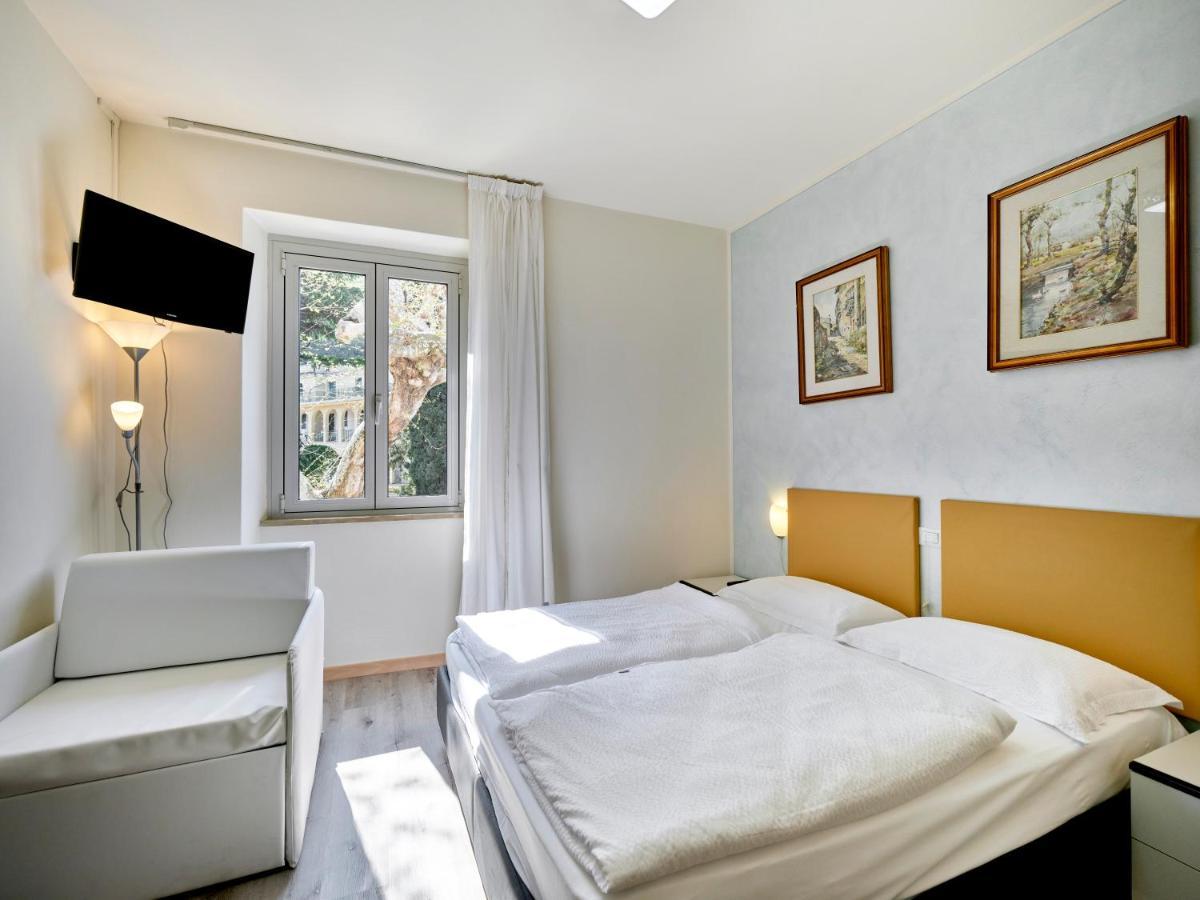 Deluxe Double Room Balcony,1382168876:JPEG
