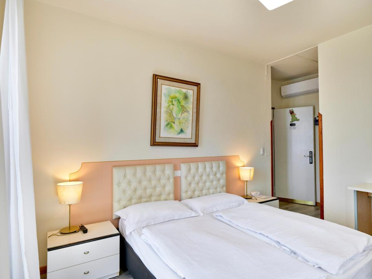 Double Room Balcony Lake View