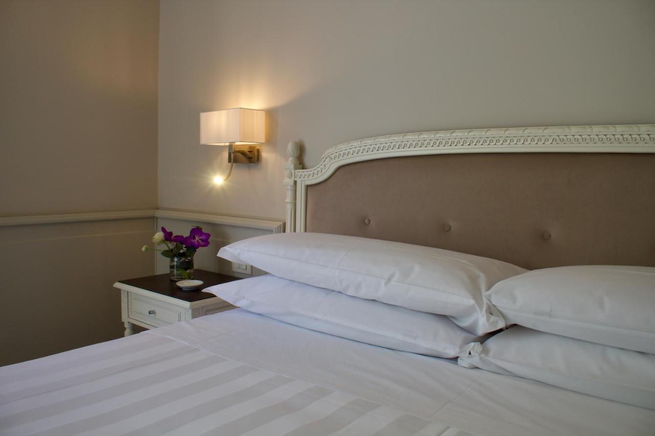 Deluxe Double or Twin Room Side Sea View