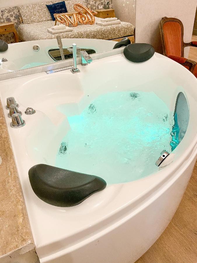 Queen Room Spa Bath