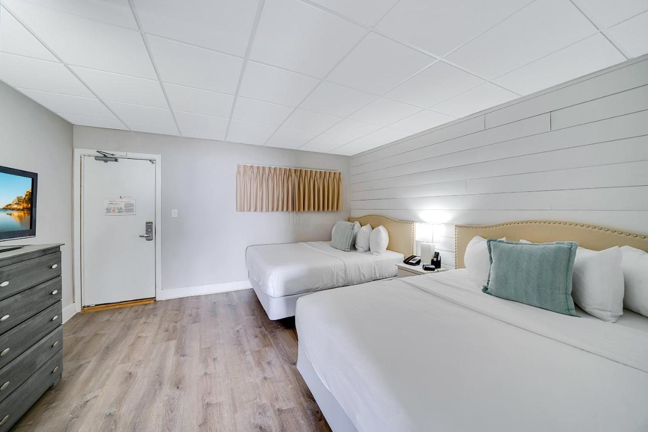 Two Queen Room No Ocean View