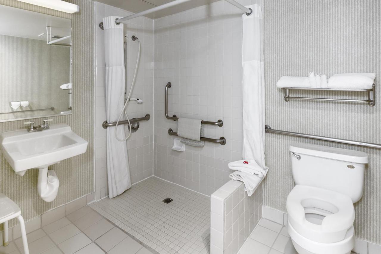 King Room - Mobility/Hearing Impaired Access - Non-Smoking