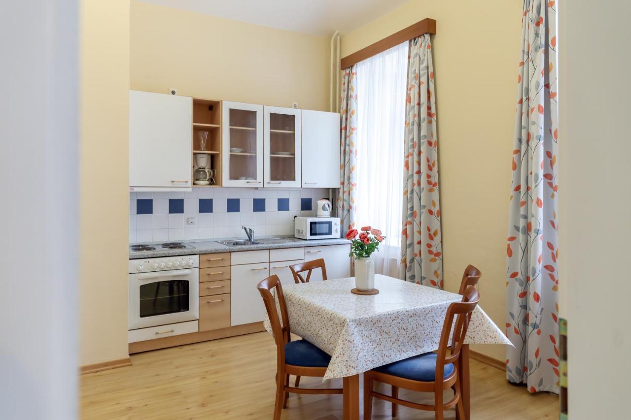Superior One-Bedroom Apartment