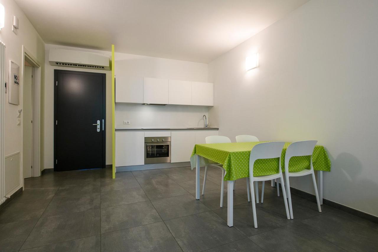 One-Bedroom Apartment,1384901939:JPEG
