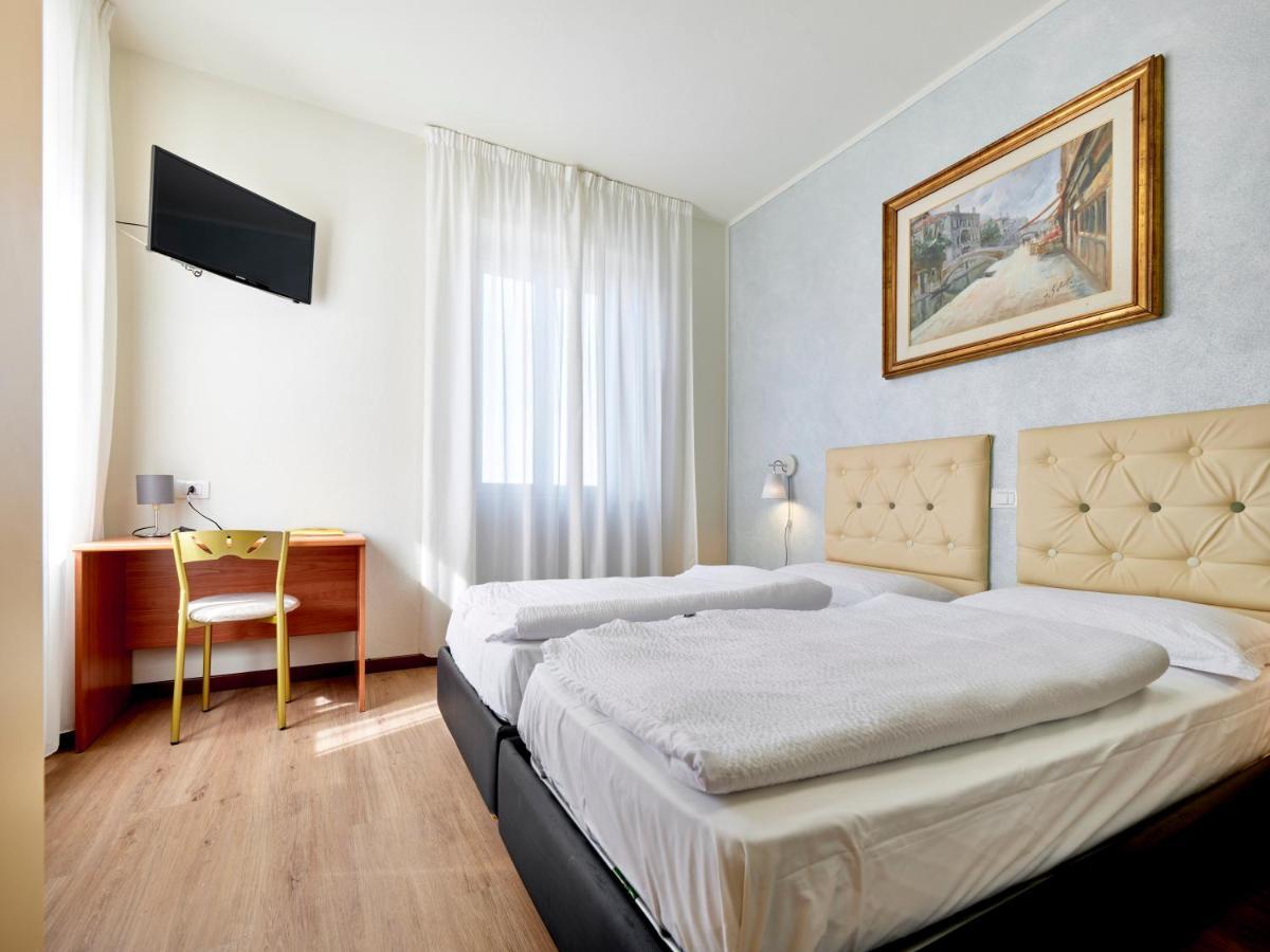 Twin Room Lake View
