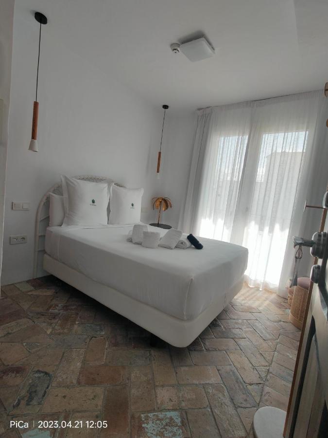 Double Room with Balcony,1385569385:JPEG