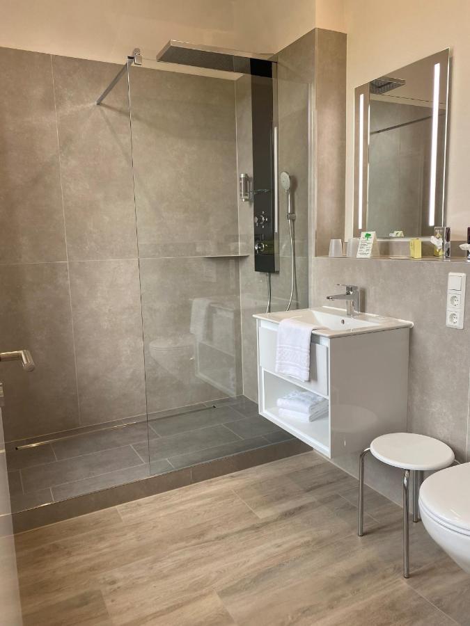 Comfort Double Room Shower