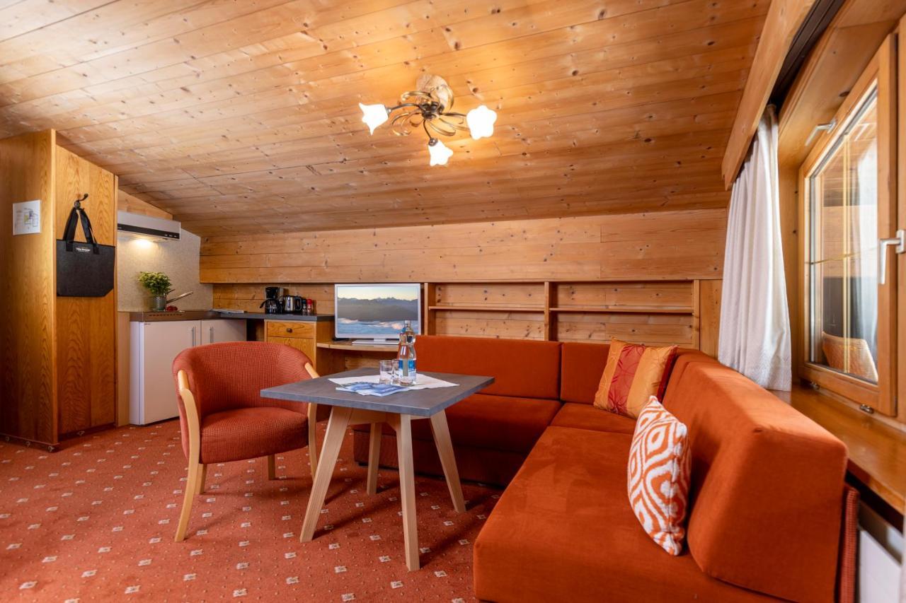 Double Room with Mountain View,1386245966:JPEG