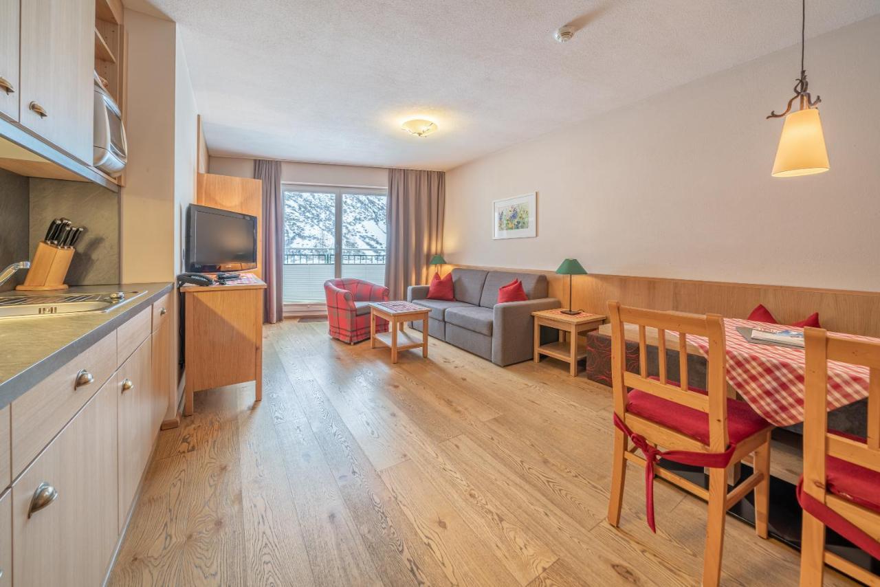 One-Bedroom Apartment,1386545957:JPEG