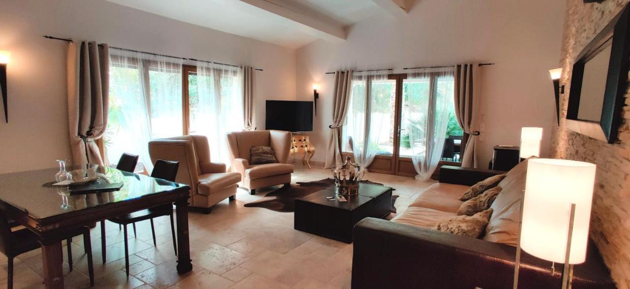 Deluxe Suite,989889967:JPEG