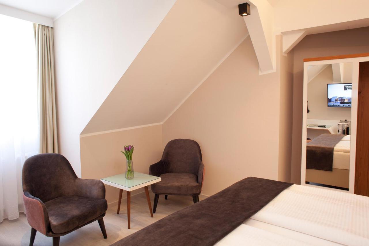 Standard Double Room,1387030211:JPEG
