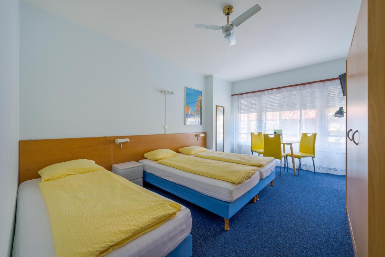 Family Room,1387572515:JPEG