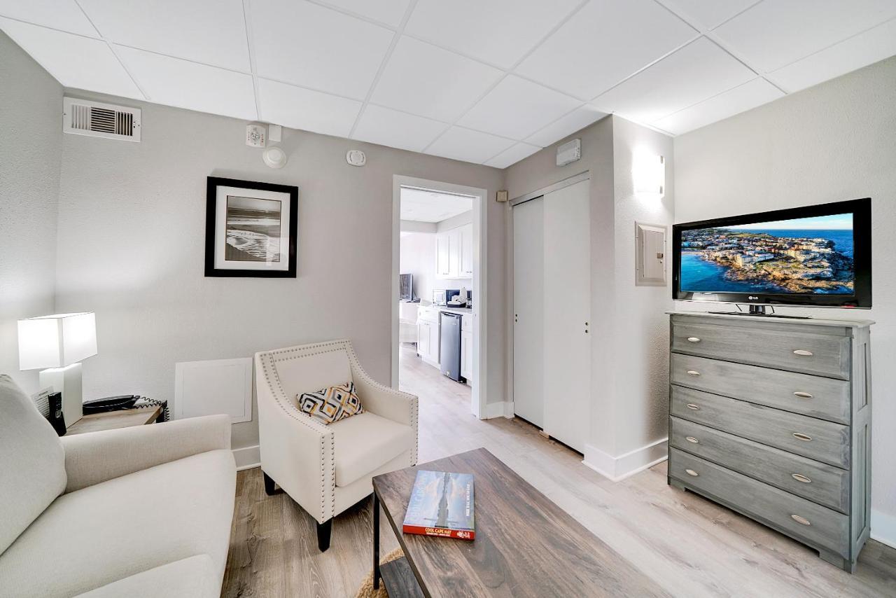 Two Queen Suite Kitchenette Opens to Sundeck